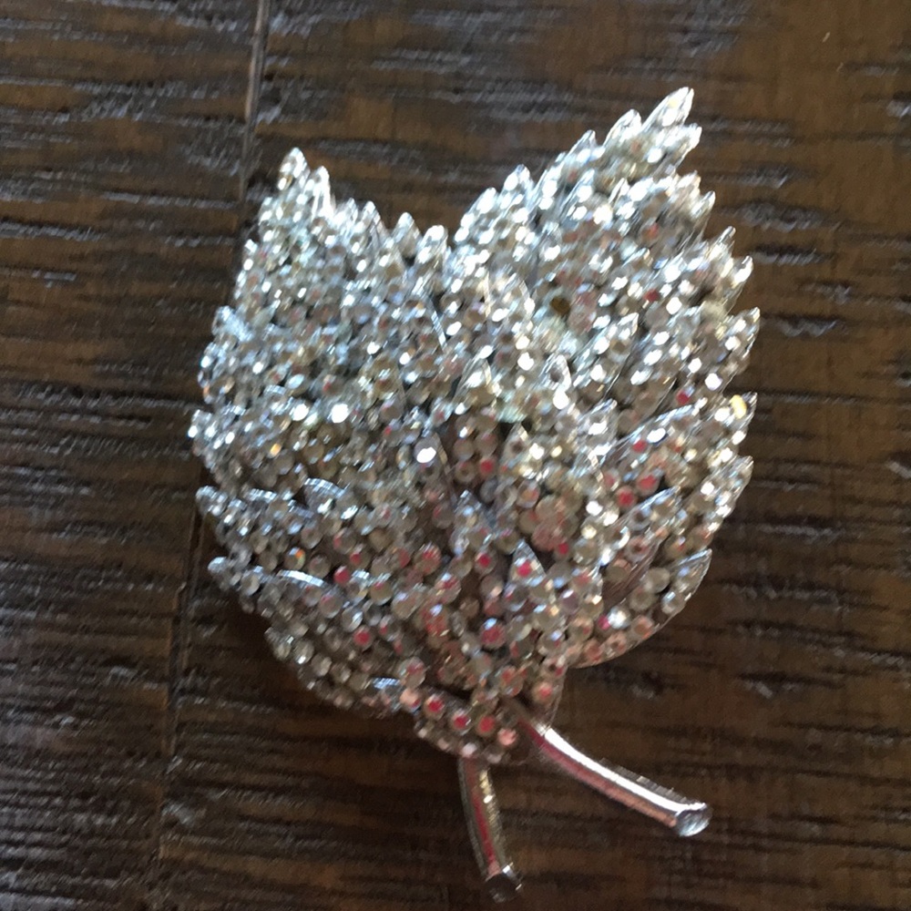 New Large Rhinestone leaf brooch - Picture 3 of 4